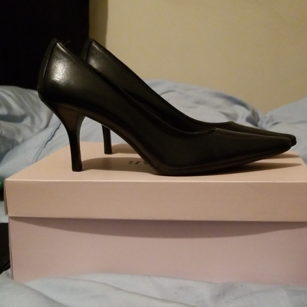 Calvin Klein 2.5" heel pumps